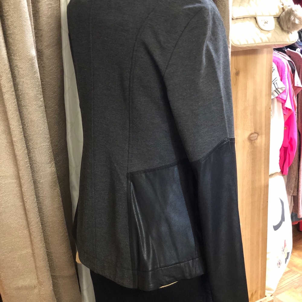 Jessica Simpson’s Jacket - Picture 3 of 8